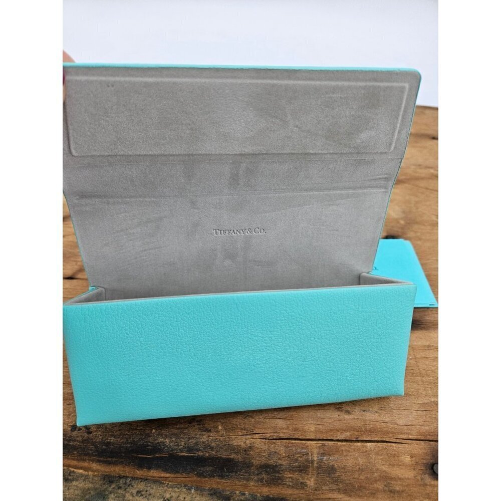 New in Box Tiffany & Co Magnetic Eyeglass Case and Cloth Authentic - Picture 4 of 4